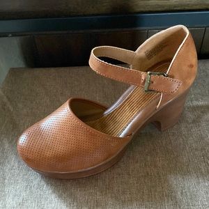Stylish and Comfortable Clog size 8M